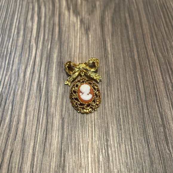 Vintage Cameo Brooch w/ Bow - Picture 2 of 7
